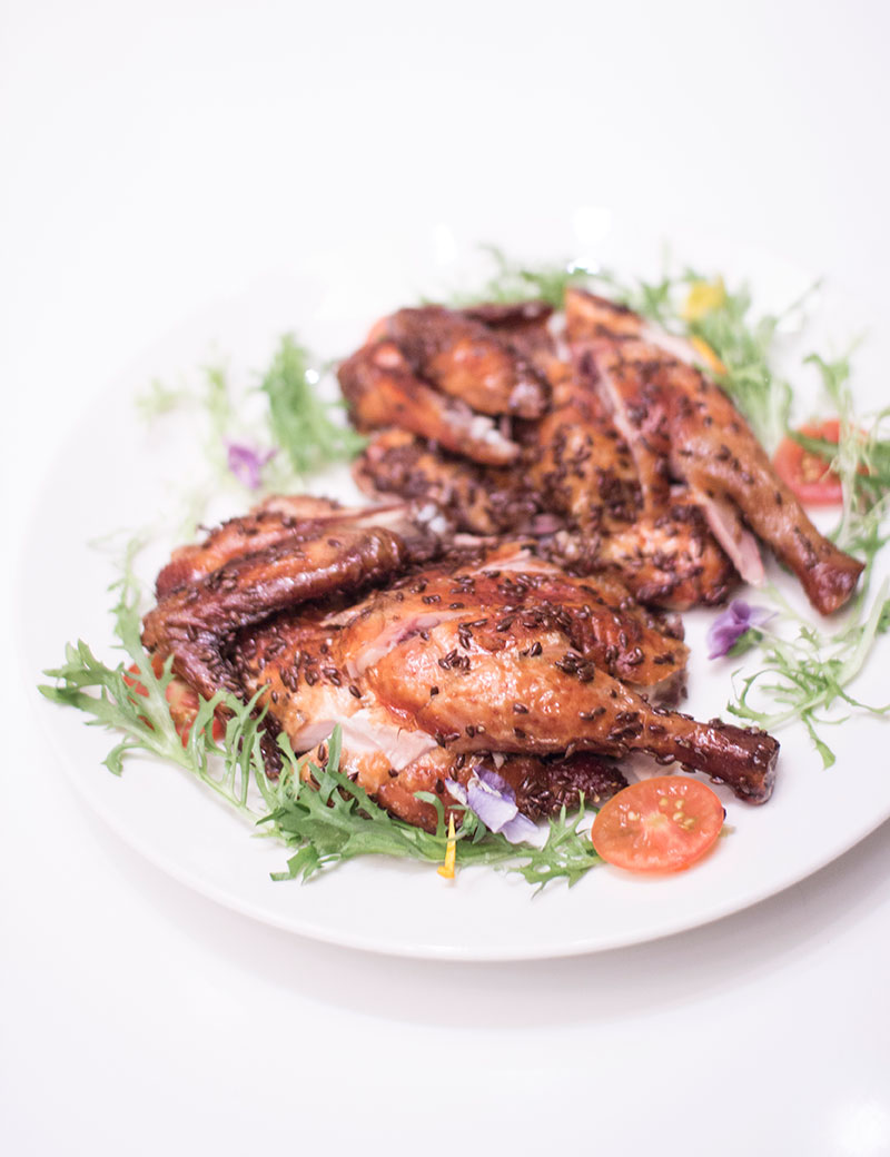 Roasted Wenchang chicken with flaxseeds