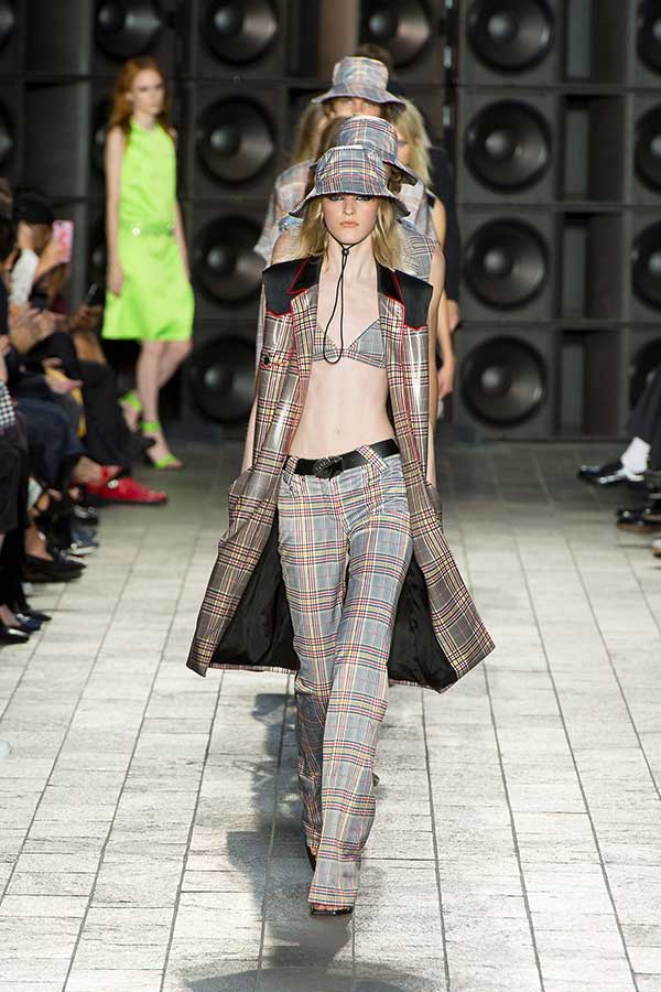 London Fashion Week SS18: Versus Versace reimagines '90s fashion