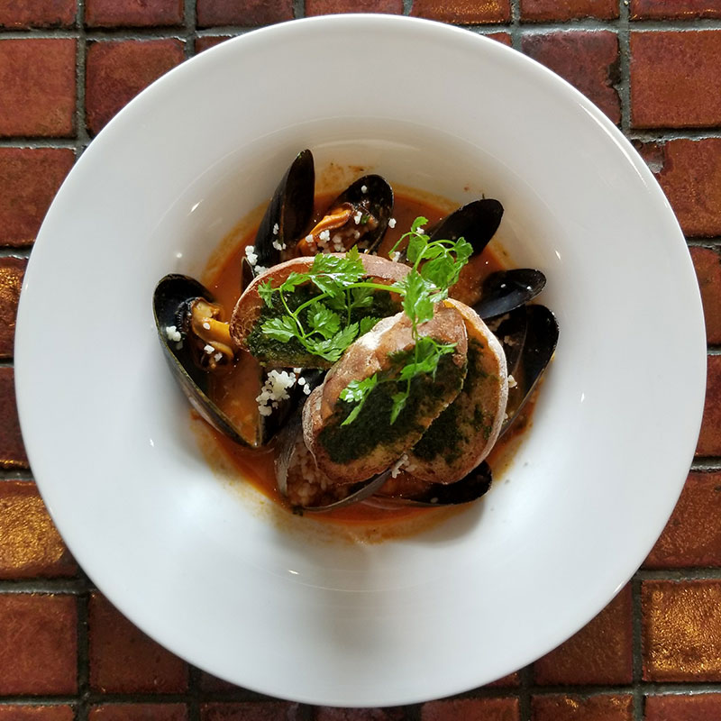 Main – Black mussels with white wine & fresh herb