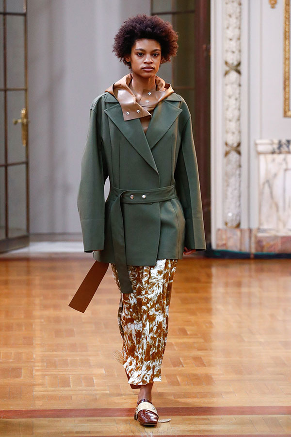 New York Fashion Week Fall 2018: Victoria Beckham tailors to ...