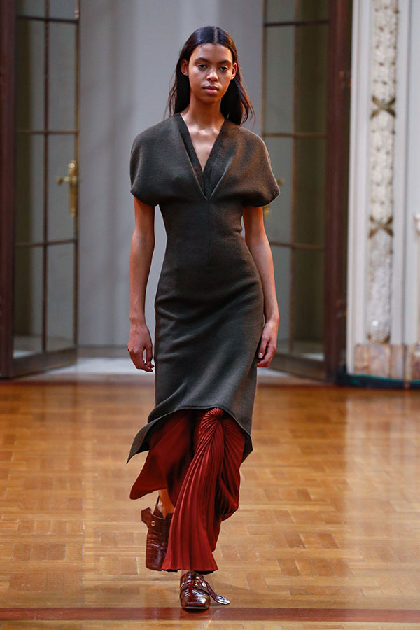 New York Fashion Week Fall 2018: Victoria Beckham tailors to ...
