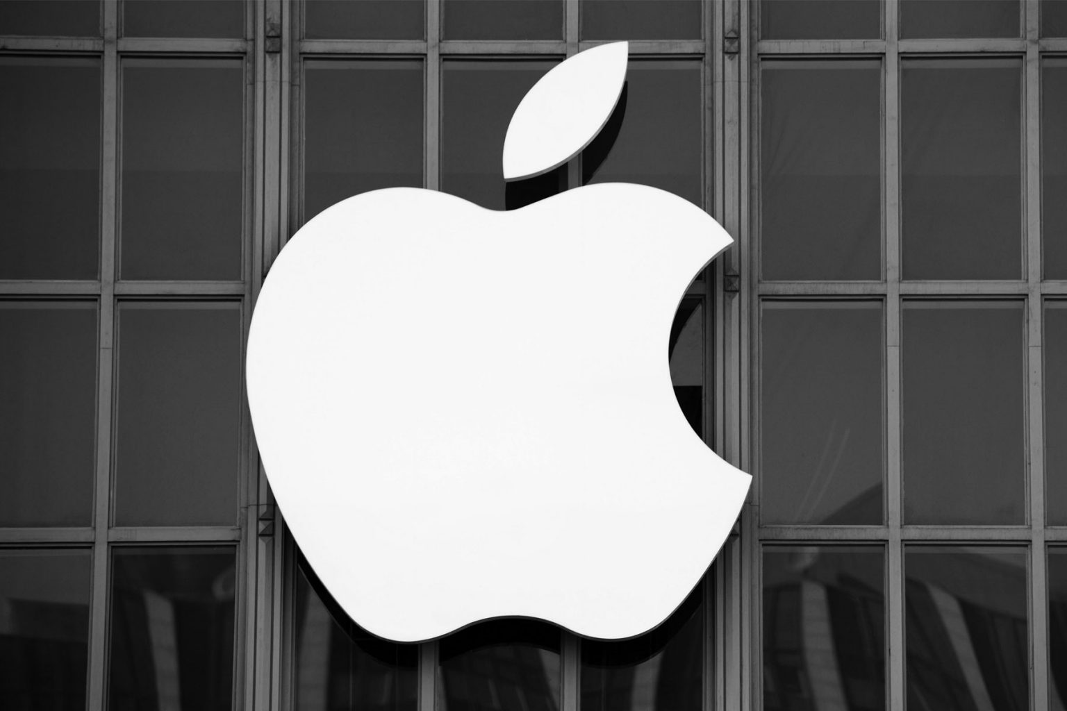 Apple becomes first American company worth $1 trillion