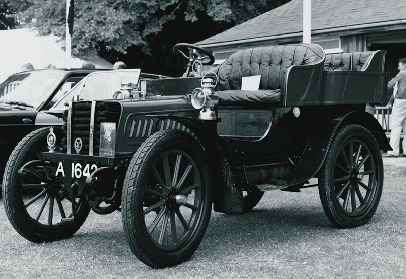 10hp two-cylinder French Decauville