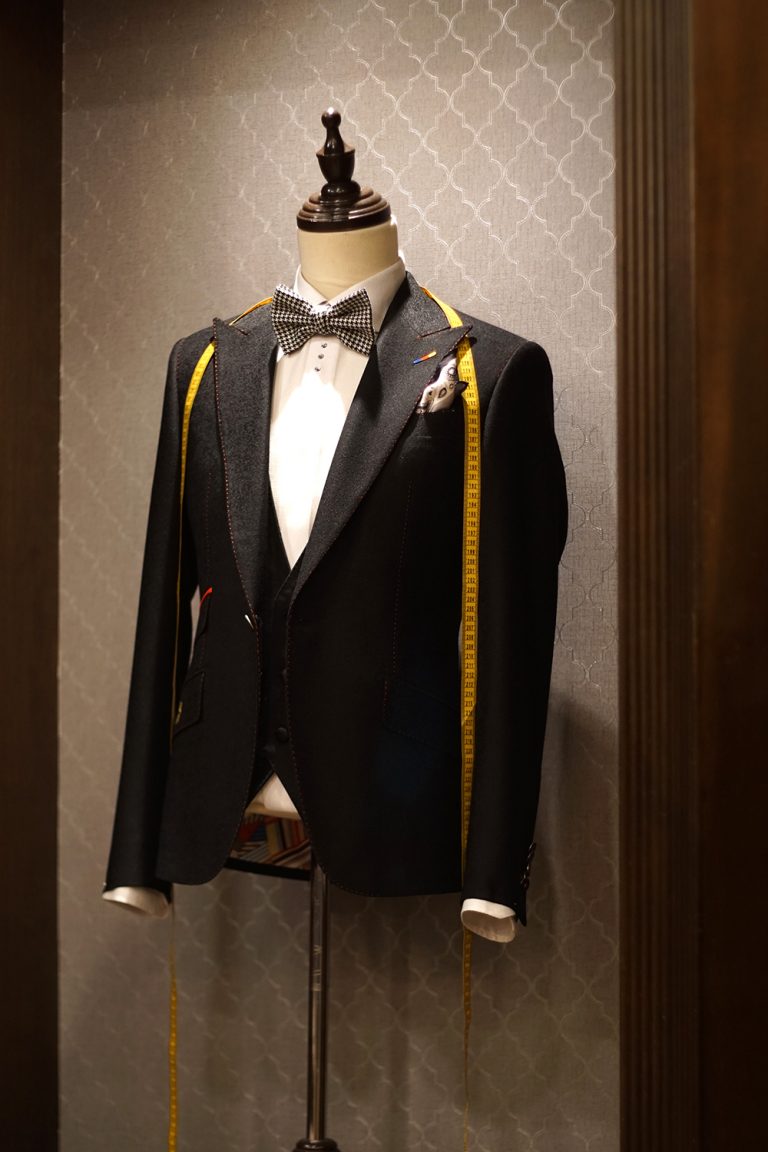 3 tips to rock a suit in our hot weather