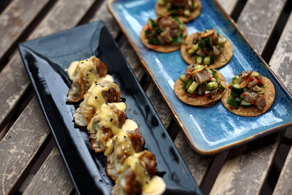 DBL cheese burger gyoza & Tuna tostada