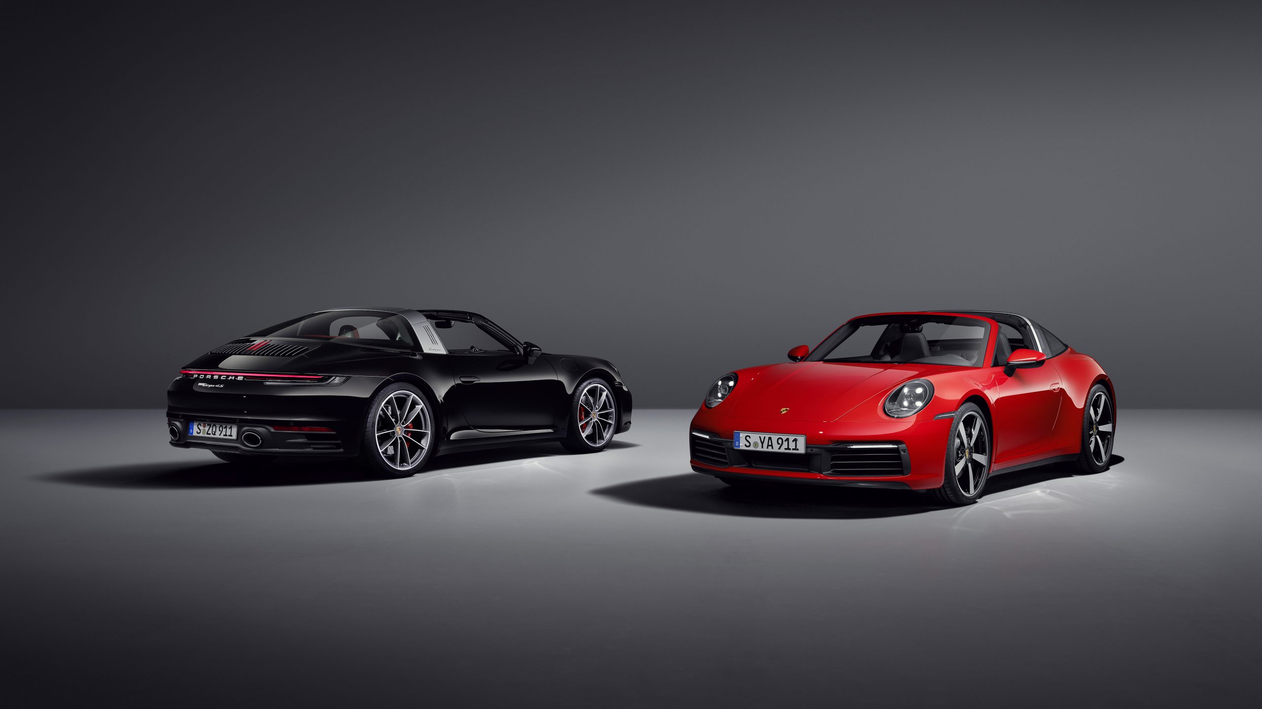 The Porsche 911 Targa 4S (L) and the Porsche 911 Targa 4 (R). 