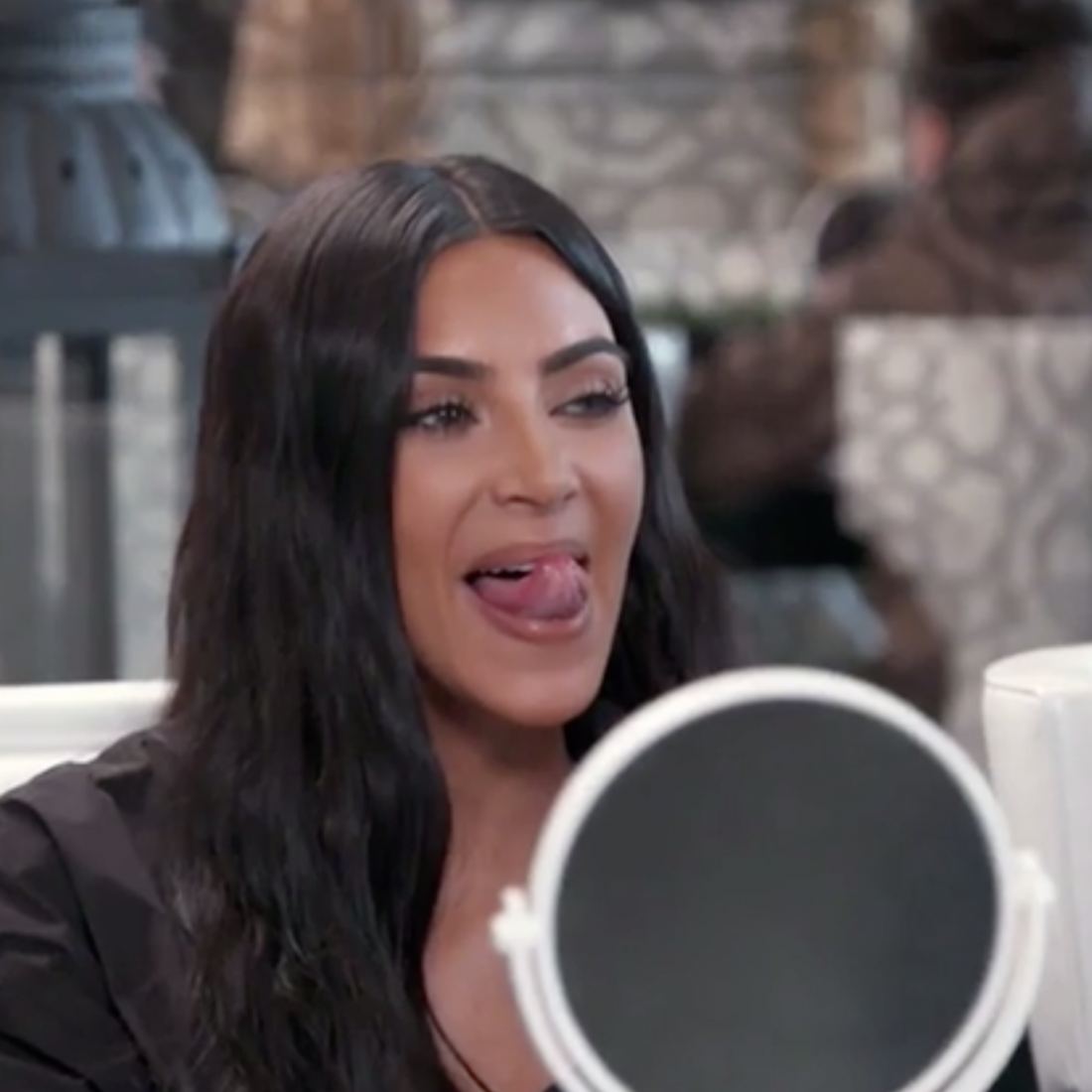 How to give yourself a natural facelift, as taught to Kim Kardashian