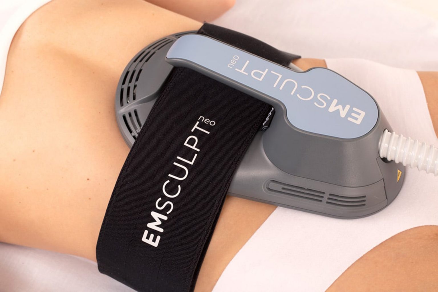 Review How the EMSculpt NEO helps to reduce fat and tone muscles