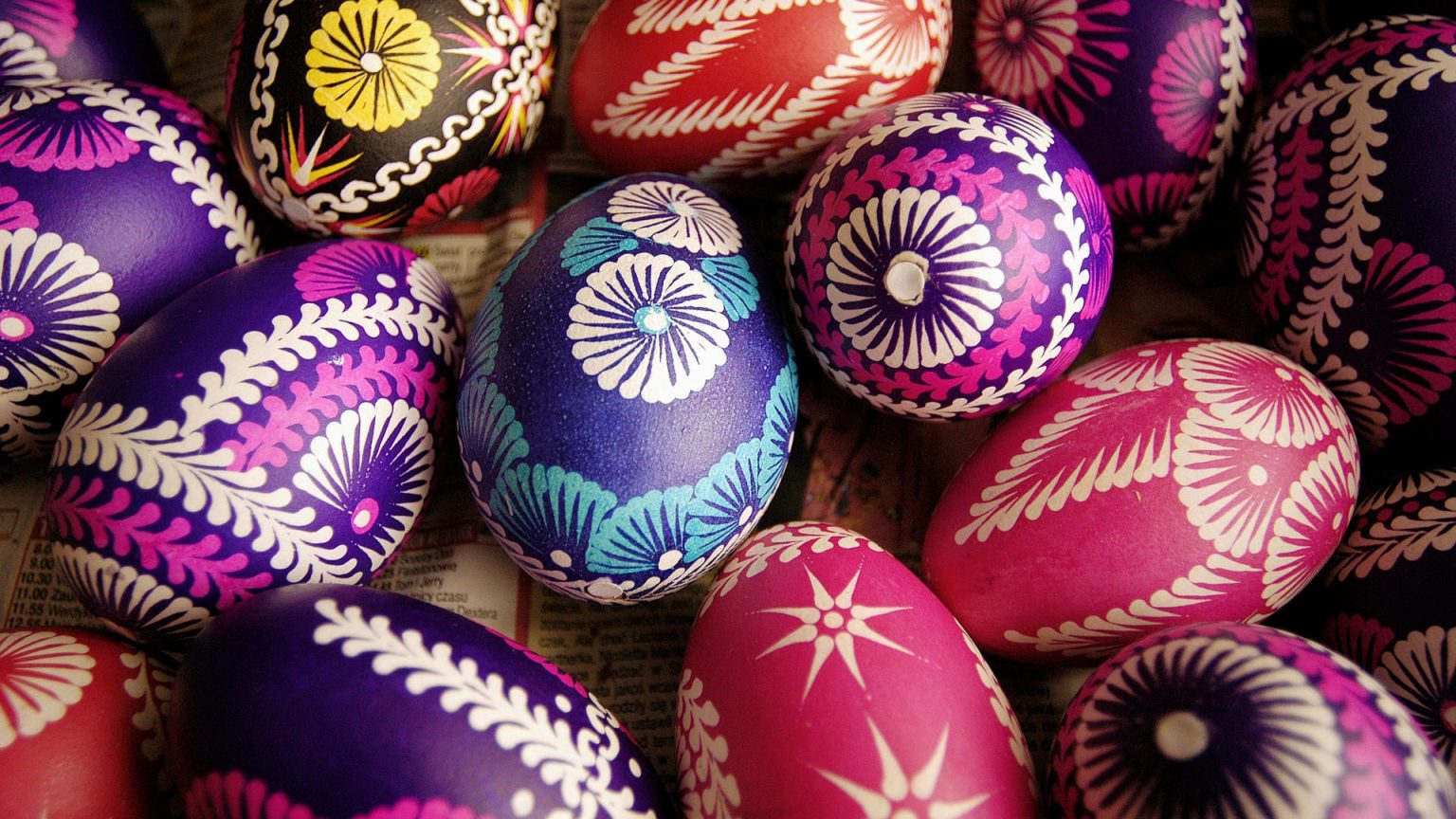 Easter Traditions And Customs In The Uk - Roxi Aigneis