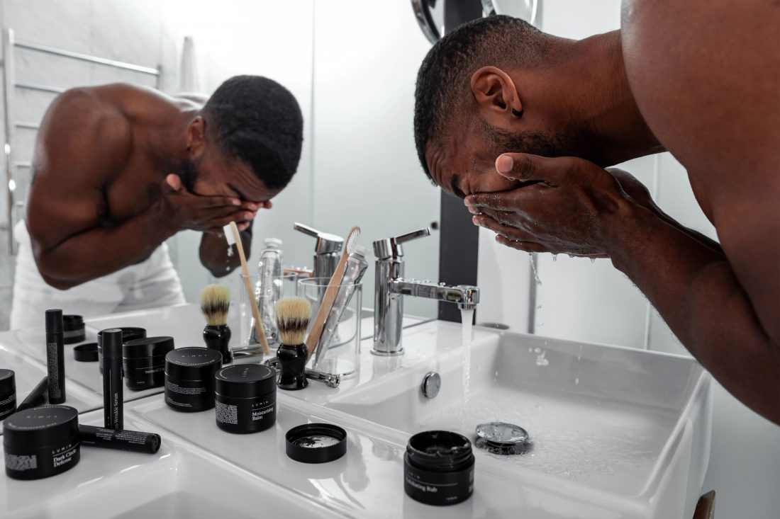 Your men's face care routine should always start with the basics: Cleanse - Moisturise - SPF.