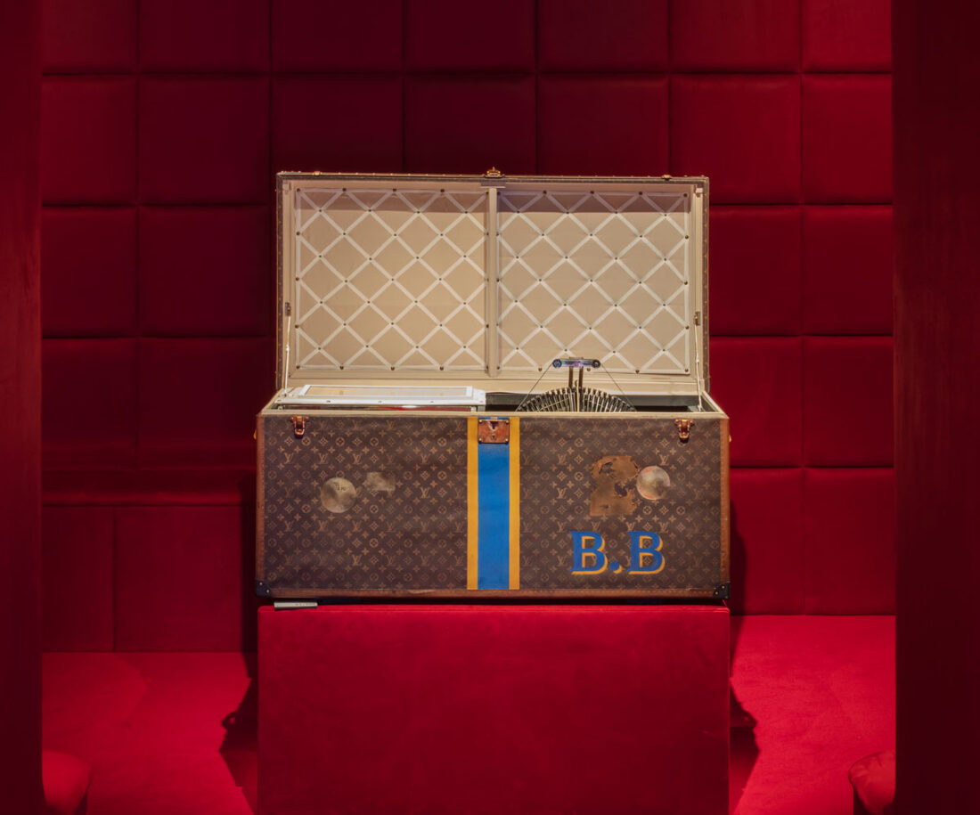 Louis Vuitton Trunk Unboxing- The Only One In The World! 