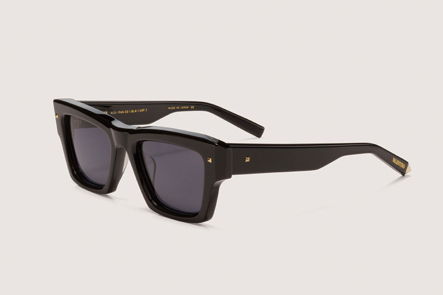 Valentino launches a new eyewear chapter in collaboration with Akoni Group