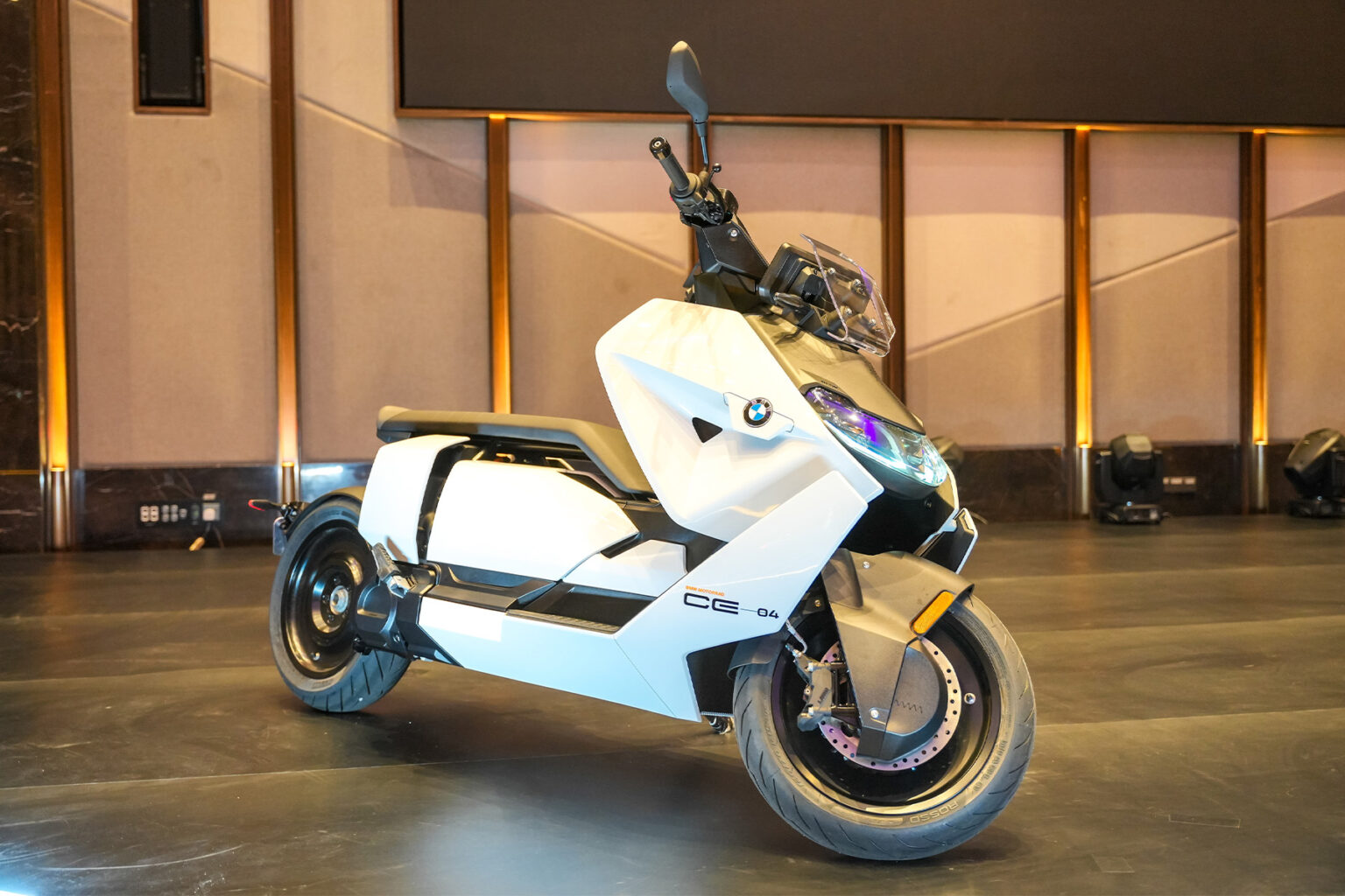 Scoot in electrifying style with the new BMW CE 04