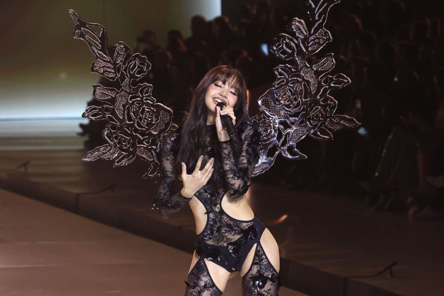 Lisa BLACKPINK Victoria's Secret Fashion Show 2024