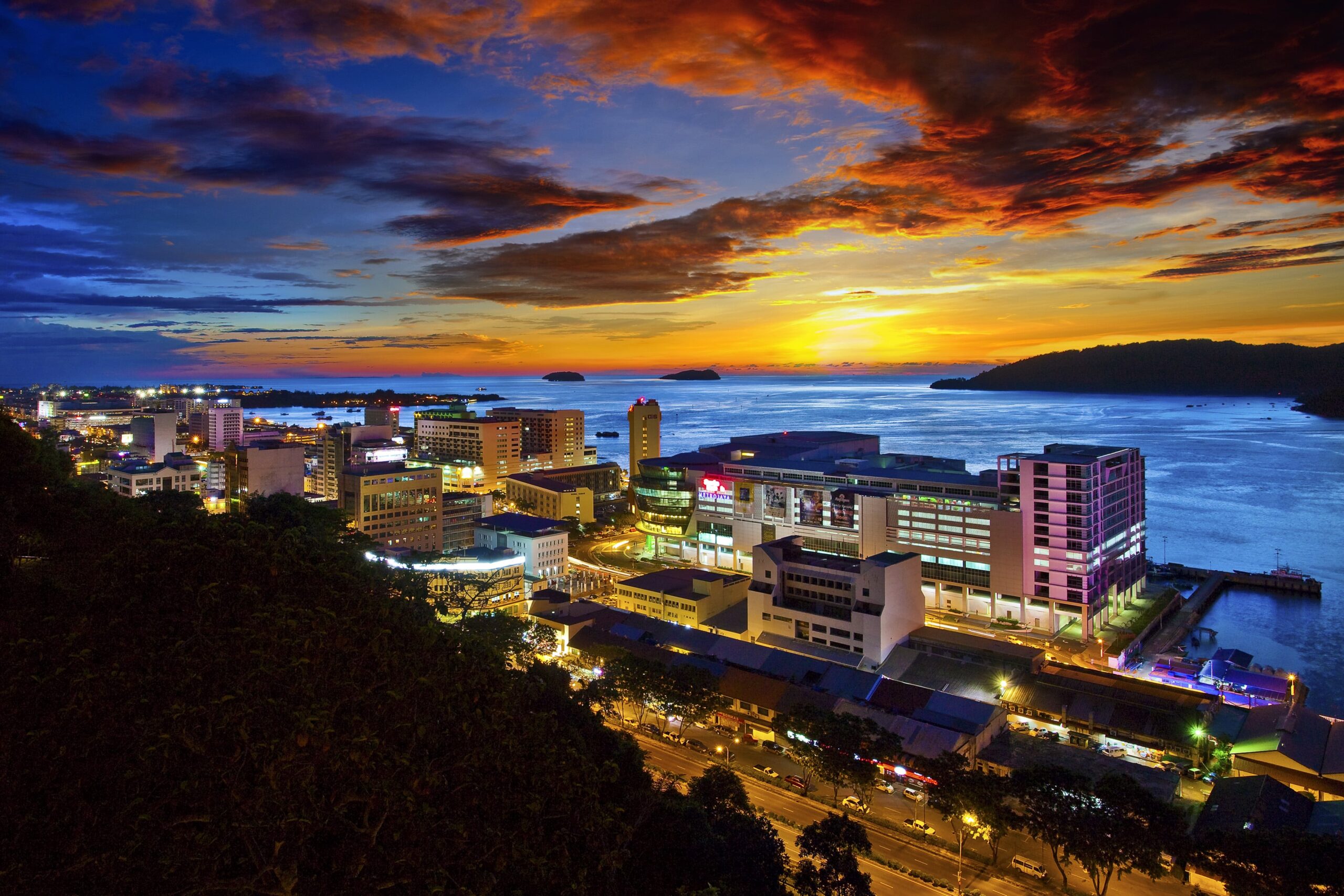 kota kinabalu by night