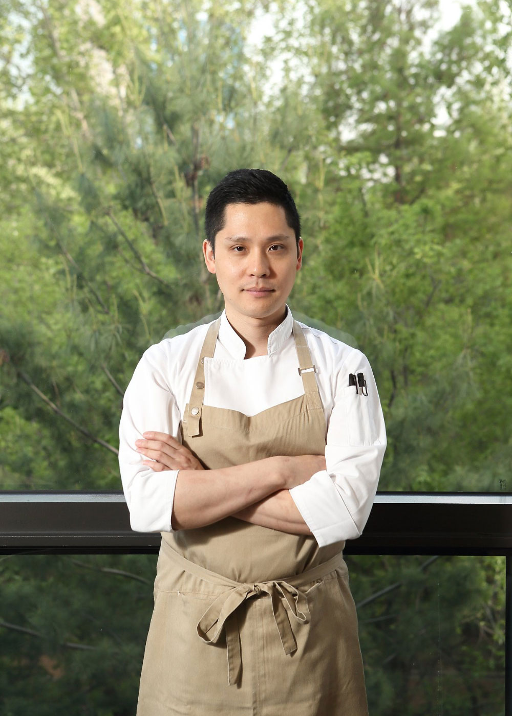 Chef Allen Suh (right) of Two-Michelin-Star Restaurant Allen.