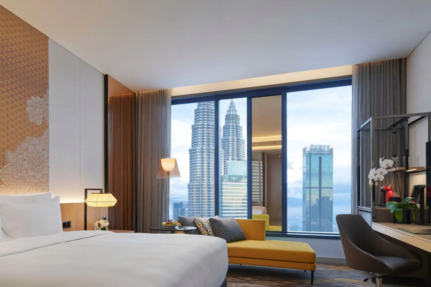 EQ KL Deluxe King Twin Tower Room