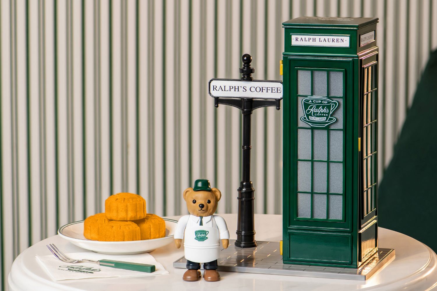 Ralph’s Coffee celebrates with a playful Polo Bear mooncake gift box.