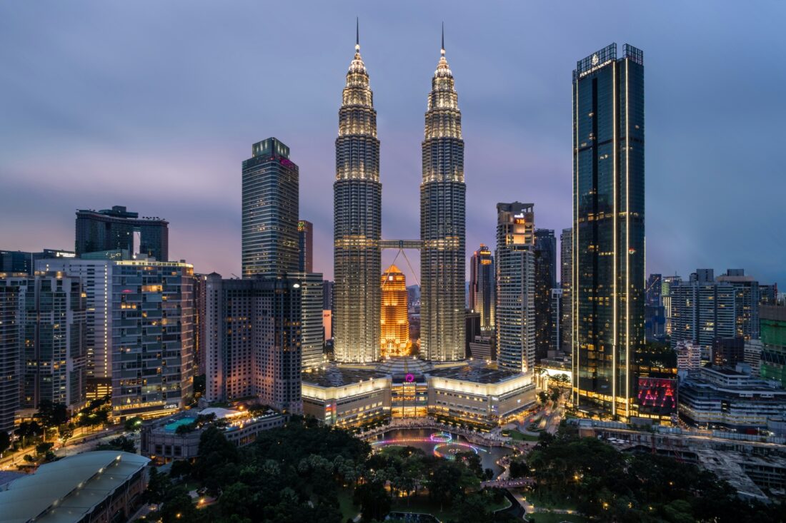 Sip in style above the city and discover the best rooftop and sky bars in the Klang Valley, from lesser-known gems to award-winning cocktail destinations.